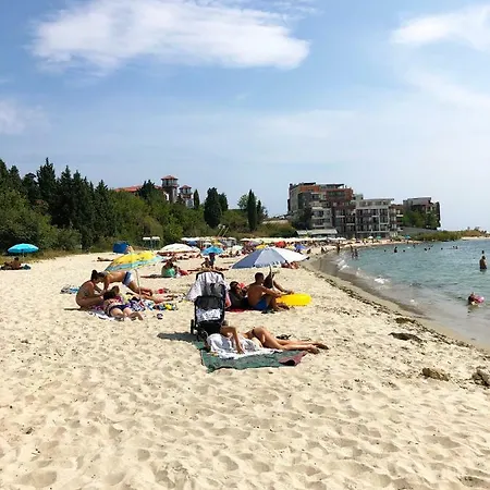 아파트 Akrotiria 네세부르